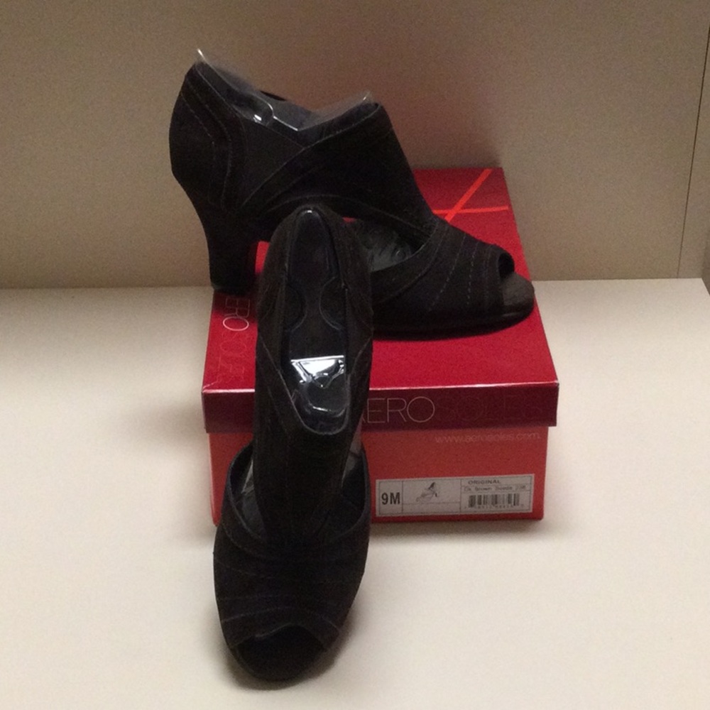 Aerosoles Suede Cut Out Pumps